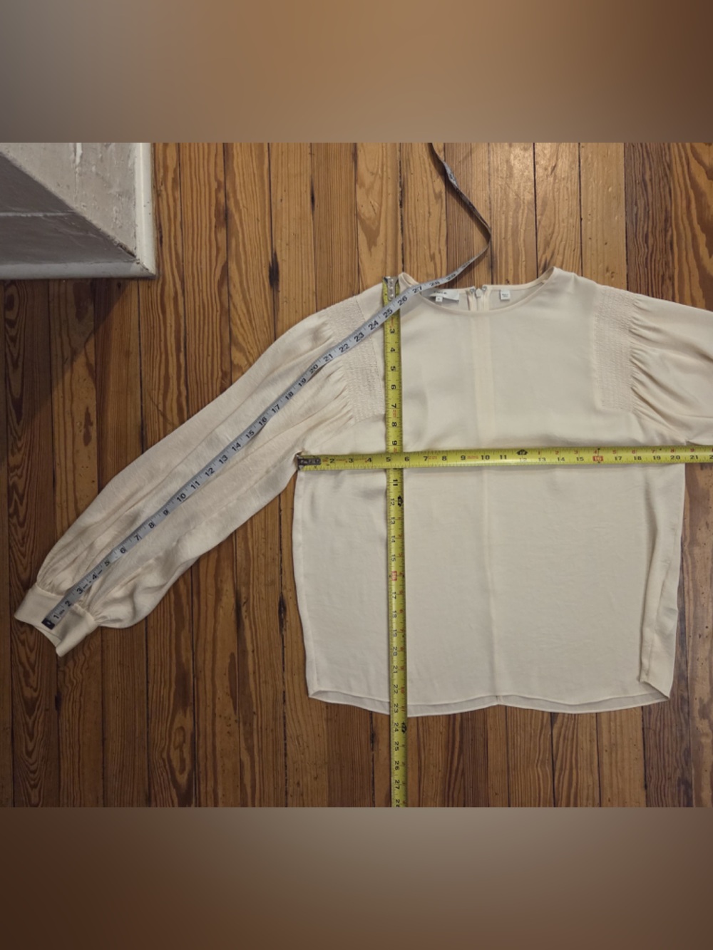 Vince Cream Crew Neck Balloon-Sleeve Blouse zipper on center back. - Picture 3 of 8